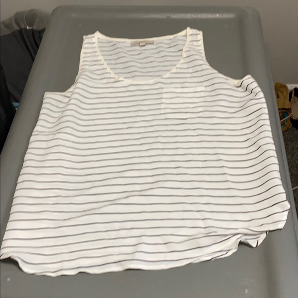 Women’s loft white and black shell tank size xl